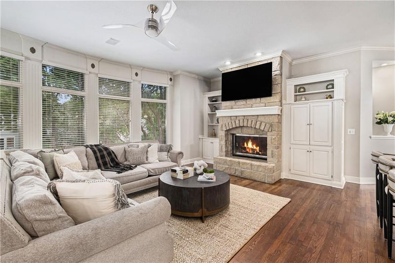 20602 W 95th Ter, Lenexa, KS 66220
