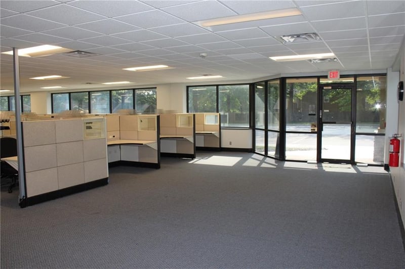 1300 Jefferson Ct, Blue Springs, MO 64015