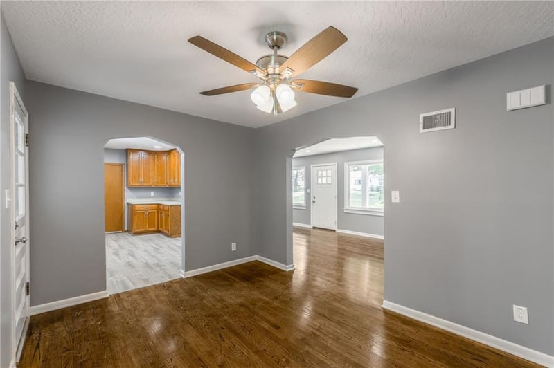 5002 Park Ave, Kansas City, MO 64118