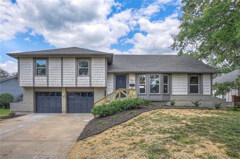 9420 Goddard St, Overland Park, KS 66214