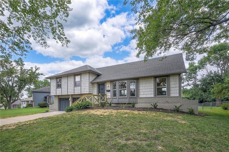 9420 Goddard St, Overland Park, KS 66214