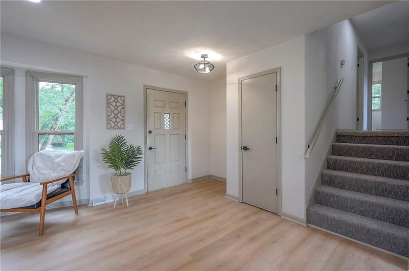 9420 Goddard St, Overland Park, KS 66214