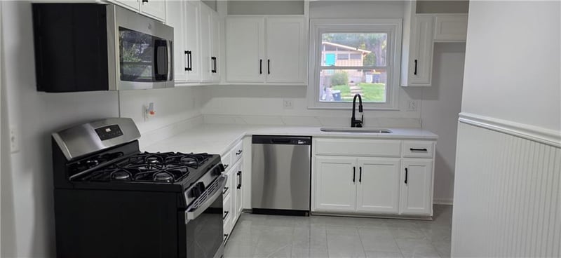 216 82 St, Kansas City, MO 64114