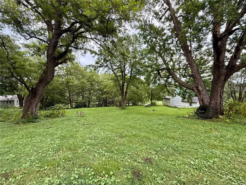 501 Spring St, Mound City, MO 64470