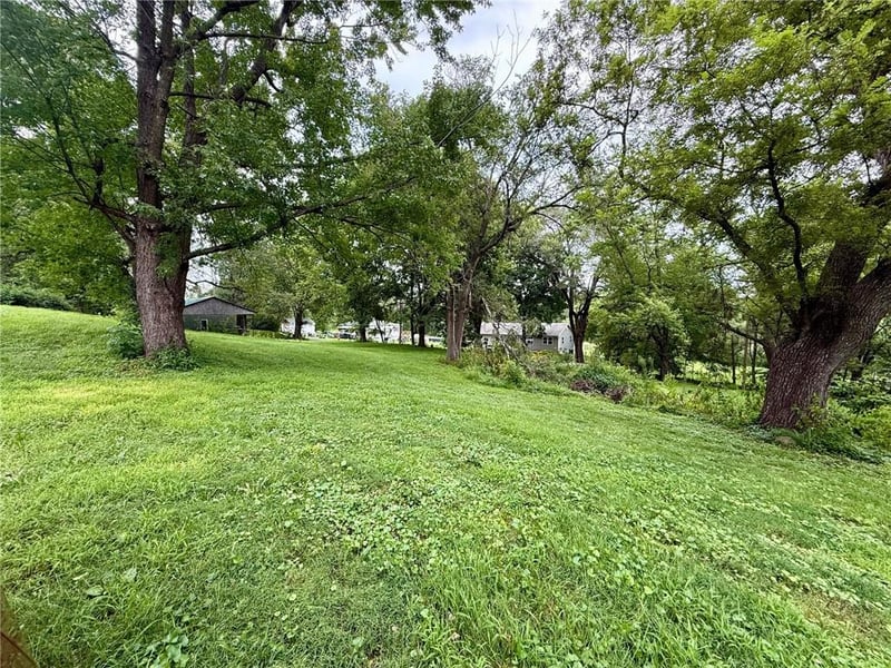 501 Spring St, Mound City, MO 64470
