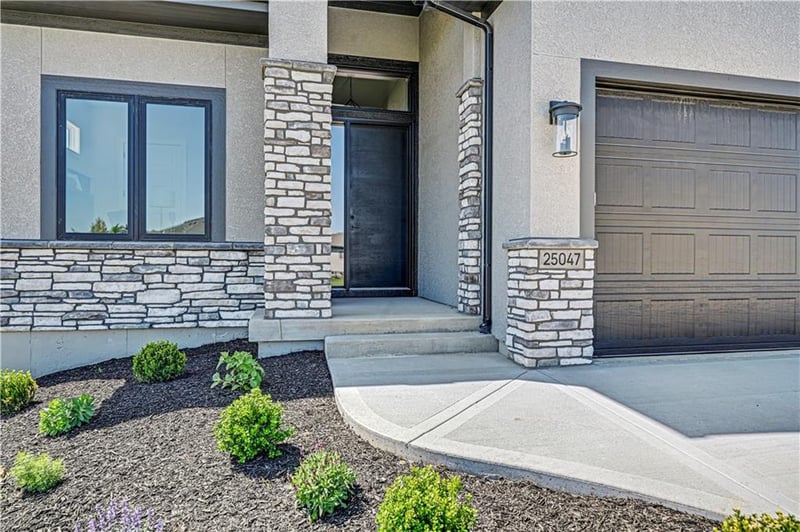25047 98th Pl, Lenexa, KS 66227