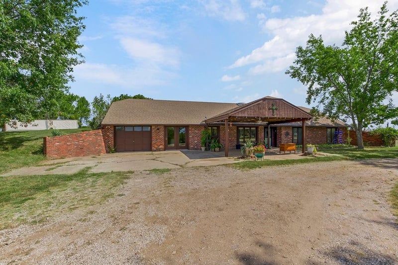 15028 150th St, Bonner Springs, KS 66012