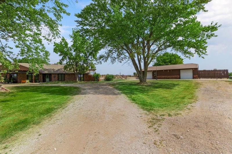 15028 150th St, Bonner Springs, KS 66012