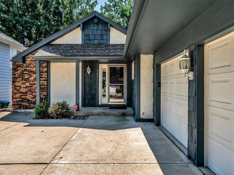 801 Fairway Homes Ct, Lee's Summit, MO 64064