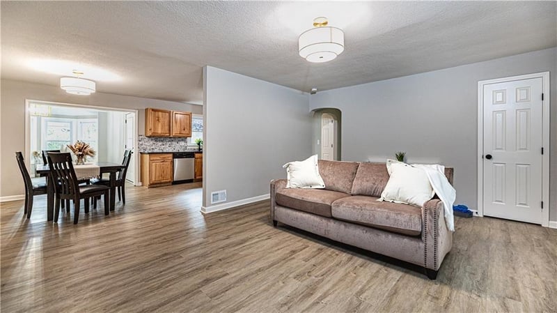 17 Briarcliff Rd, Kansas City, MO 64116