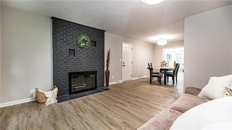 17 Briarcliff Rd, Kansas City, MO 64116