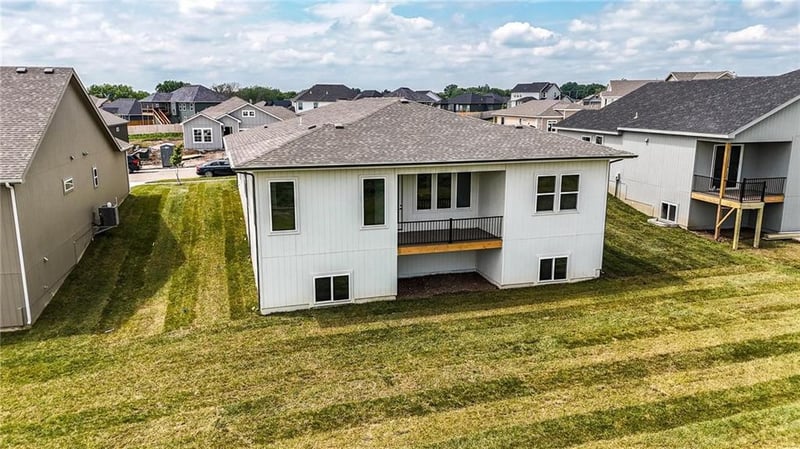 1833 Woodward Cir, Raymore, MO 64083