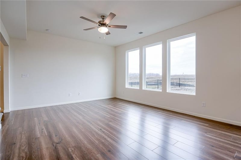 27003 Oak View Dr, Lee's Summit, MO 64086