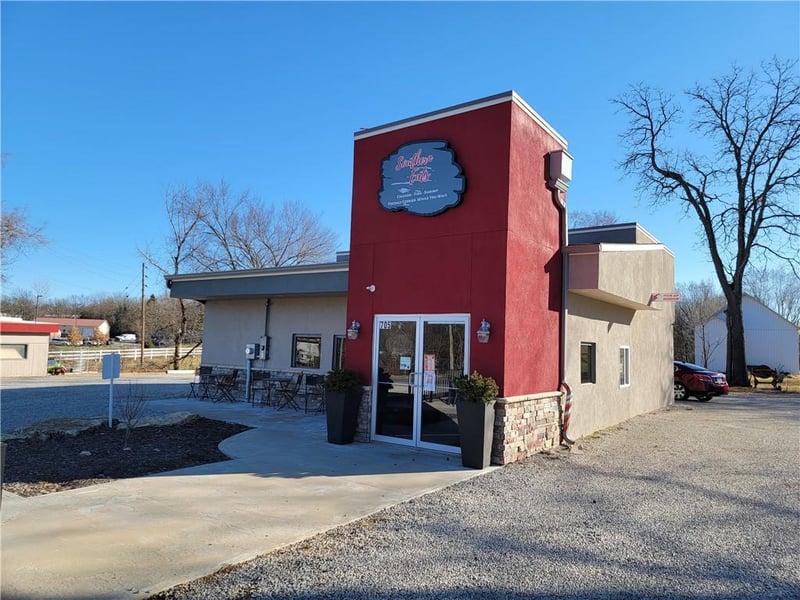 705 Pearl St, Paola, KS 66071