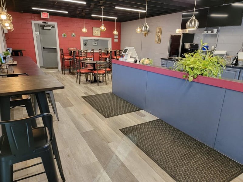 705 Pearl St, Paola, KS 66071