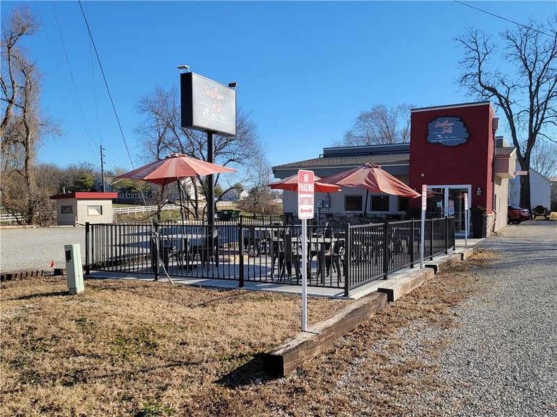 705 Pearl St, Paola, KS 66071