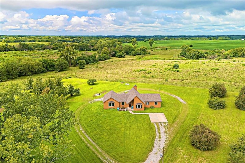 1315 SW State Rt N Rd, Amity, MO 64422