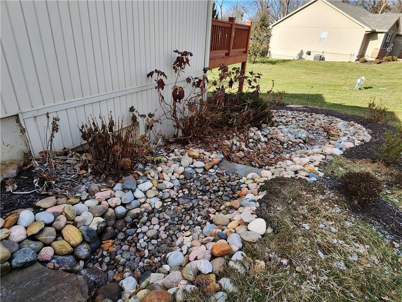 2800 Woodbury Dr, Independence, MO 64055