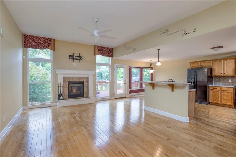 2800 Woodbury Dr, Independence, MO 64055