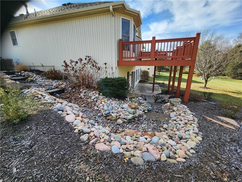 2800 Woodbury Dr, Independence, MO 64055