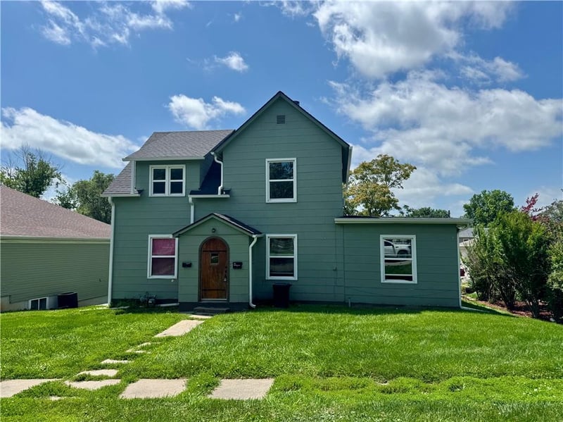 512 E 4th St, Maryville, MO 64468