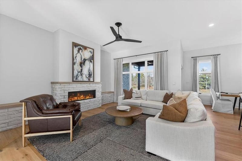 2760 133rd Ter, Leawood, KS 66209