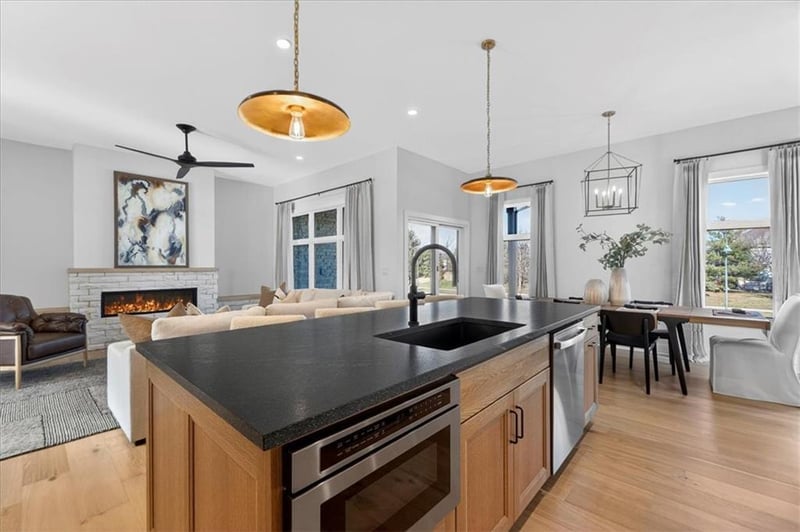 2760 133rd Ter, Leawood, KS 66209
