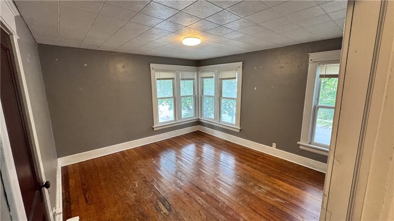 322 7th St, Maryville, MO 64468