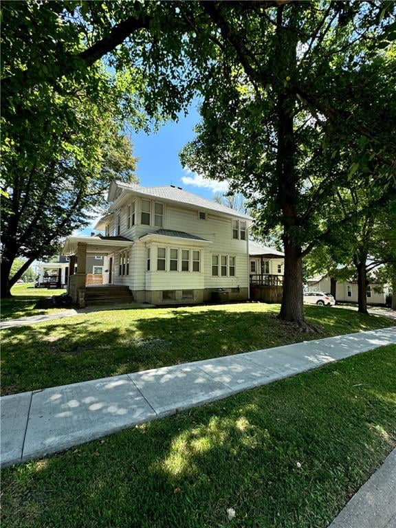 322 7th St, Maryville, MO 64468