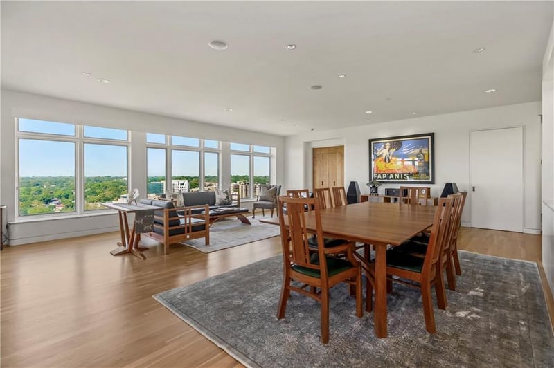 400 49th Ter #2112, Kansas City, MO 64112