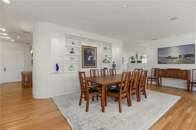 400 49th Ter #2112, Kansas City, MO 64112