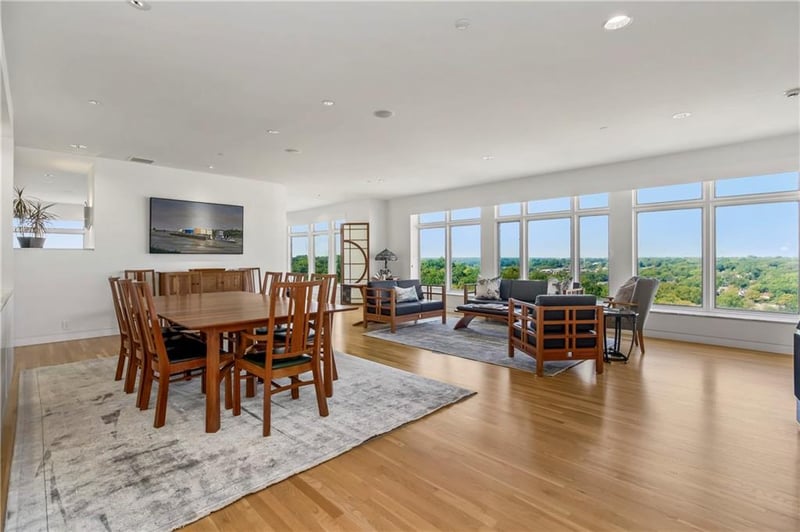 400 49th Ter #2112, Kansas City, MO 64112