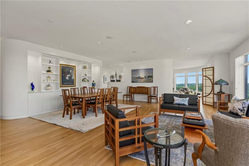 400 49th Ter #2112, Kansas City, MO 64112