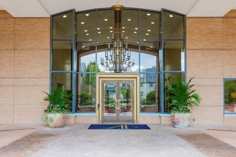 400 49th Ter #2112, Kansas City, MO 64112