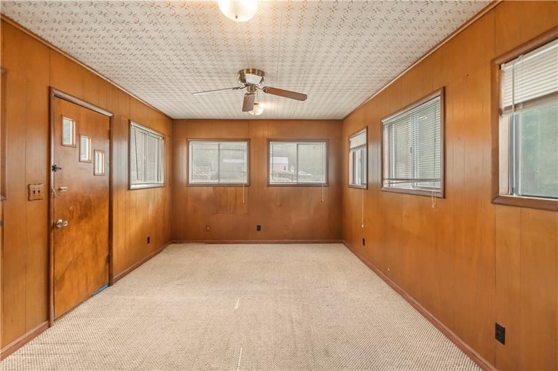 7649 Mackey St, Overland Park, KS 66204