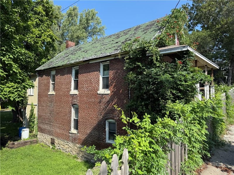 2020 Summit St, Kansas City, MO 64108