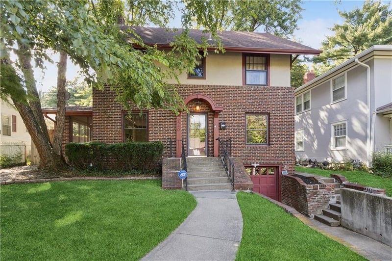 5540 Holmes St, Kansas City, MO 64113