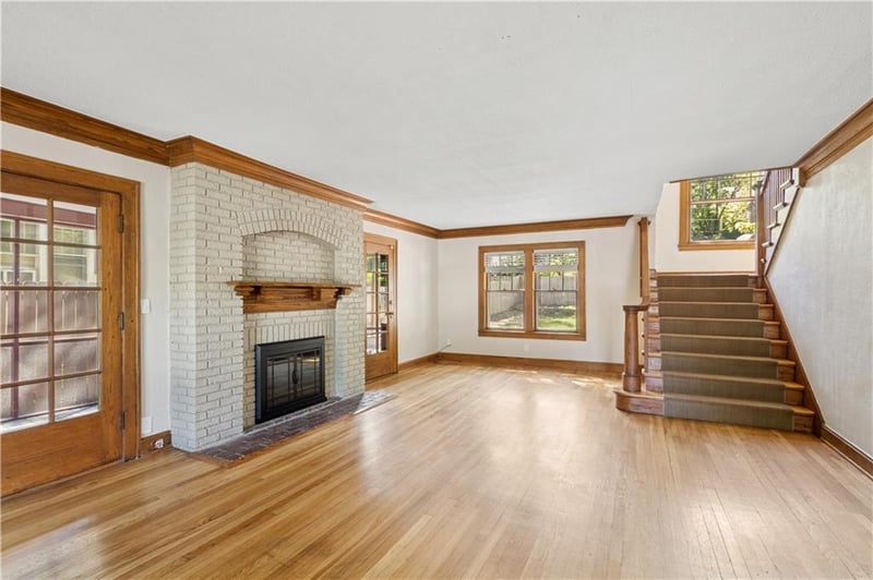5540 Holmes St, Kansas City, MO 64113