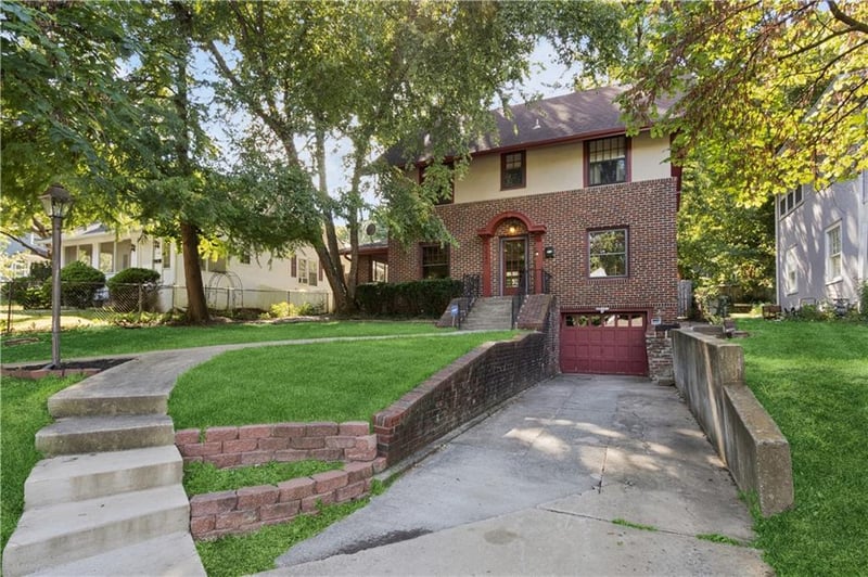 5540 Holmes St, Kansas City, MO 64113