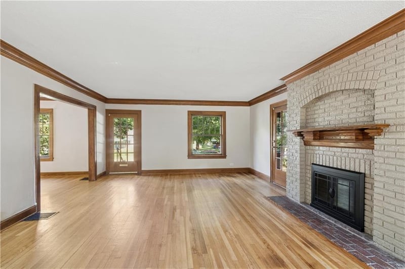 5540 Holmes St, Kansas City, MO 64113