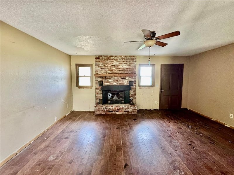 209 Walnut St, Cleveland, MO 64734