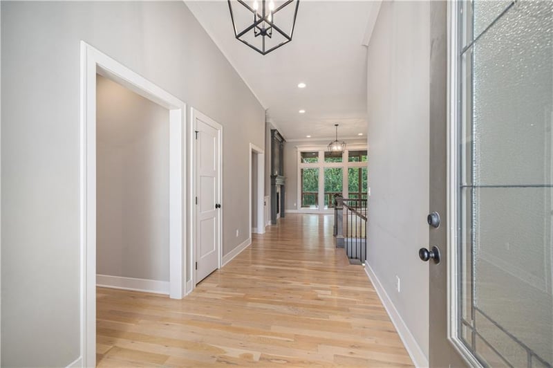 5566 Thousand Oaks Dr, Kansas City, MO 64152