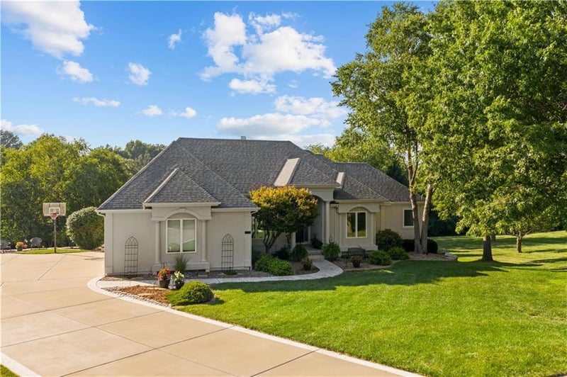 2303 NE Smokey Hill Dr, Lee's Summit, MO 64086