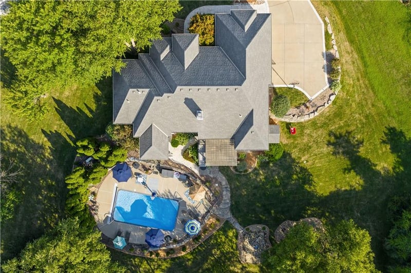 2303 NE Smokey Hill Dr, Lee's Summit, MO 64086