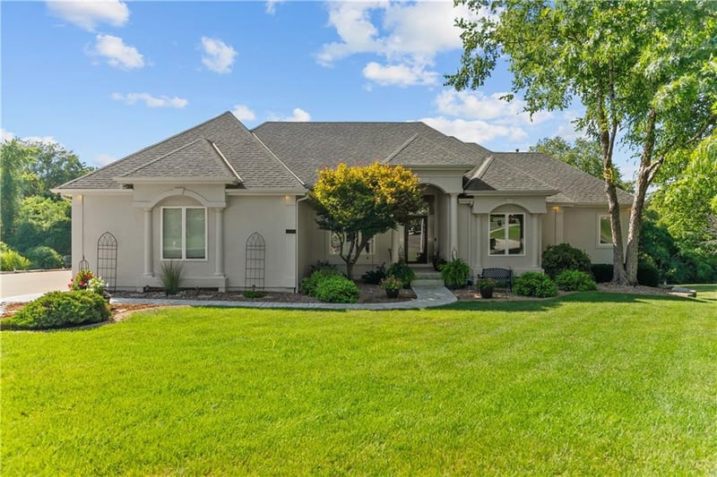 2303 NE Smokey Hill Dr, Lee's Summit, MO 64086
