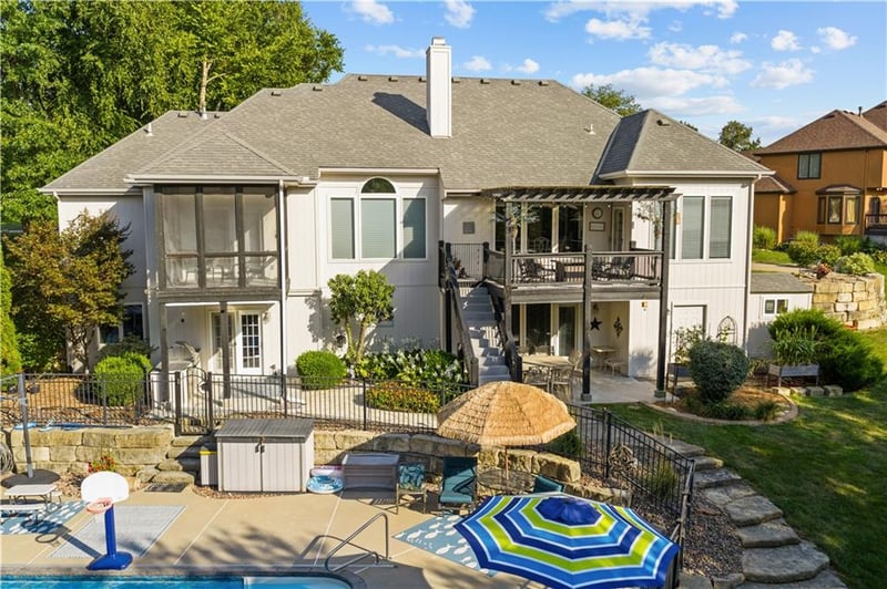2303 NE Smokey Hill Dr, Lee's Summit, MO 64086