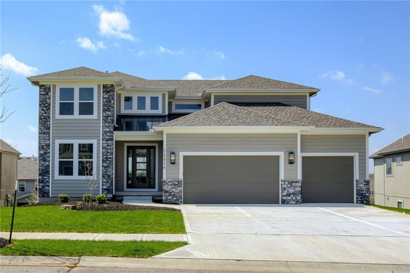 11471 Montclaire Dr, Olathe, KS 66061