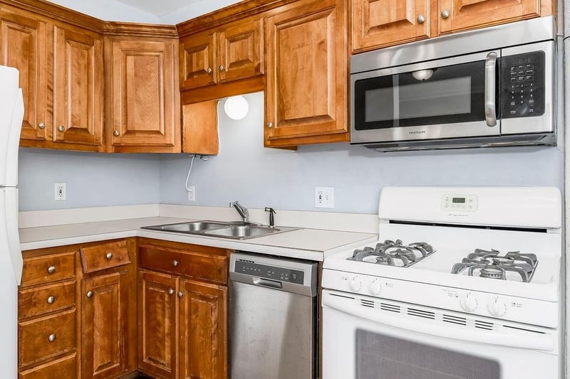 210 E Emanuel Cleaver #4e Blvd, Kansas City, MO 64112