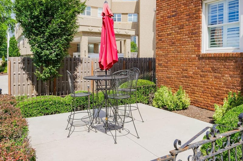 210 E Emanuel Cleaver #4e Blvd, Kansas City, MO 64112