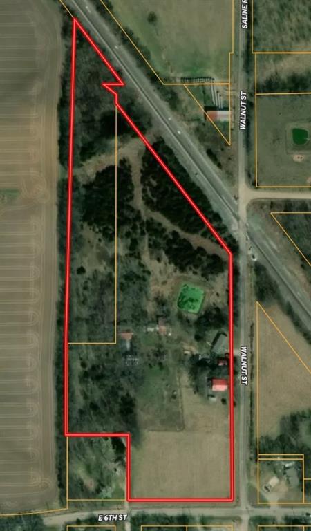 685 Walnut St, Oswego, KS 67356